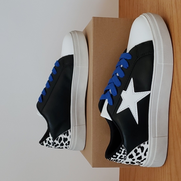 Journee Collection Adair Color Block Sneakers with Animal Print Heel - Picture 3 of 10